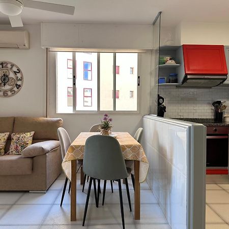 Apartment On The Beach With Parking And Pool Калпе Екстериор снимка