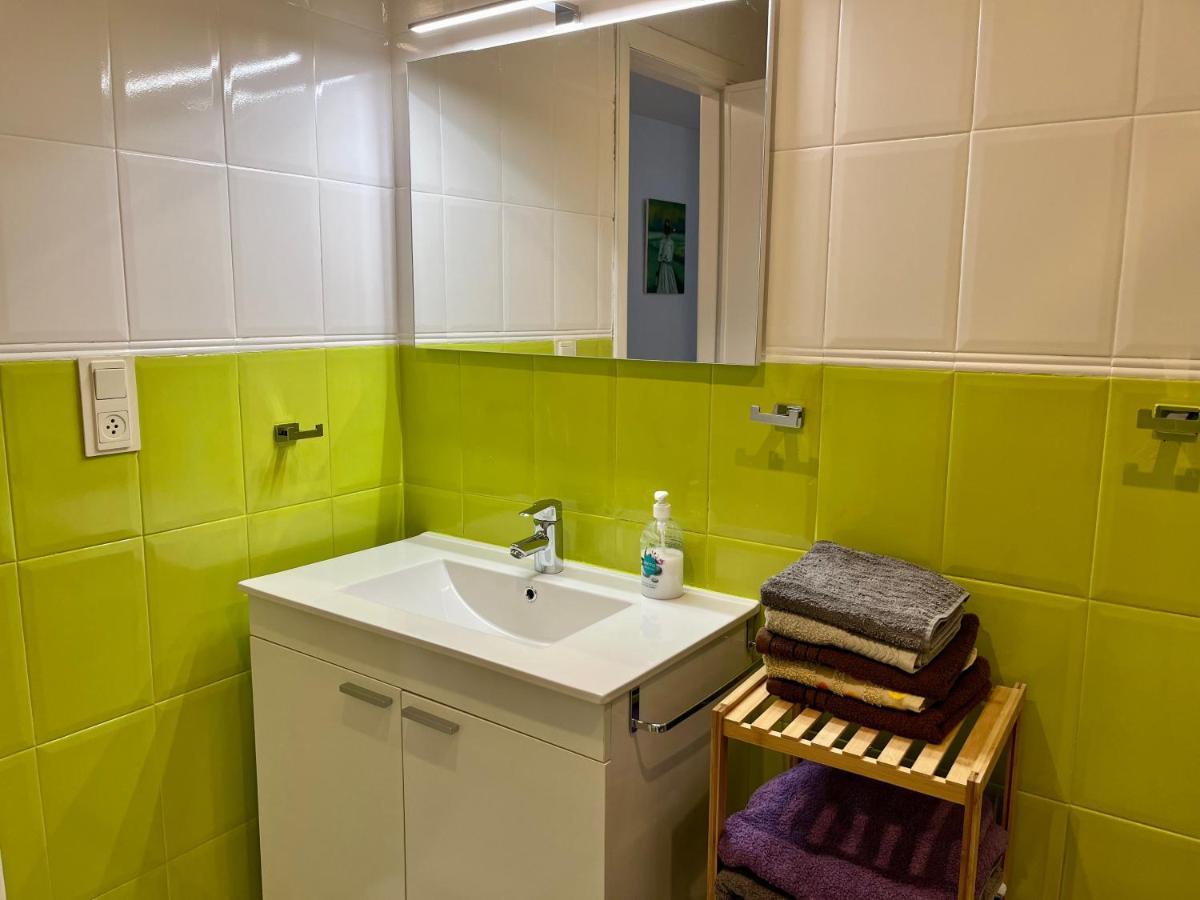 Apartment On The Beach With Parking And Pool Калпе Екстериор снимка