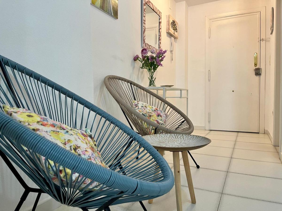 Apartment On The Beach With Parking And Pool Калпе Екстериор снимка