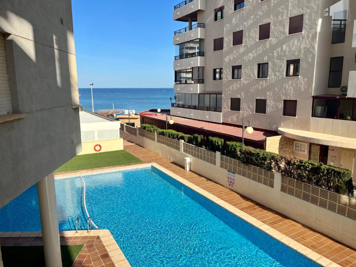 Apartment On The Beach With Parking And Pool Калпе Екстериор снимка