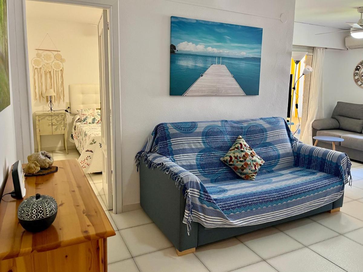 Apartment On The Beach With Parking And Pool Калпе Екстериор снимка