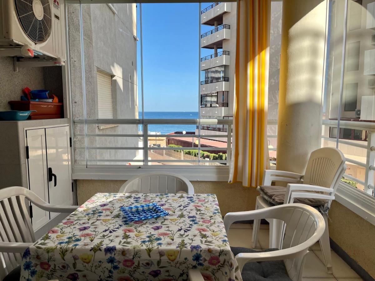 Apartment On The Beach With Parking And Pool Калпе Екстериор снимка