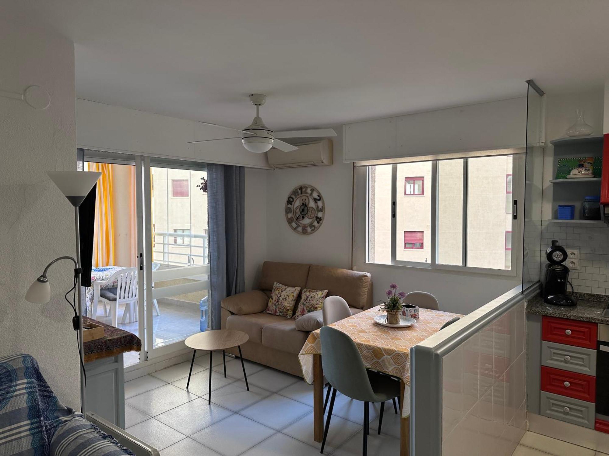 Apartment On The Beach With Parking And Pool Калпе Екстериор снимка