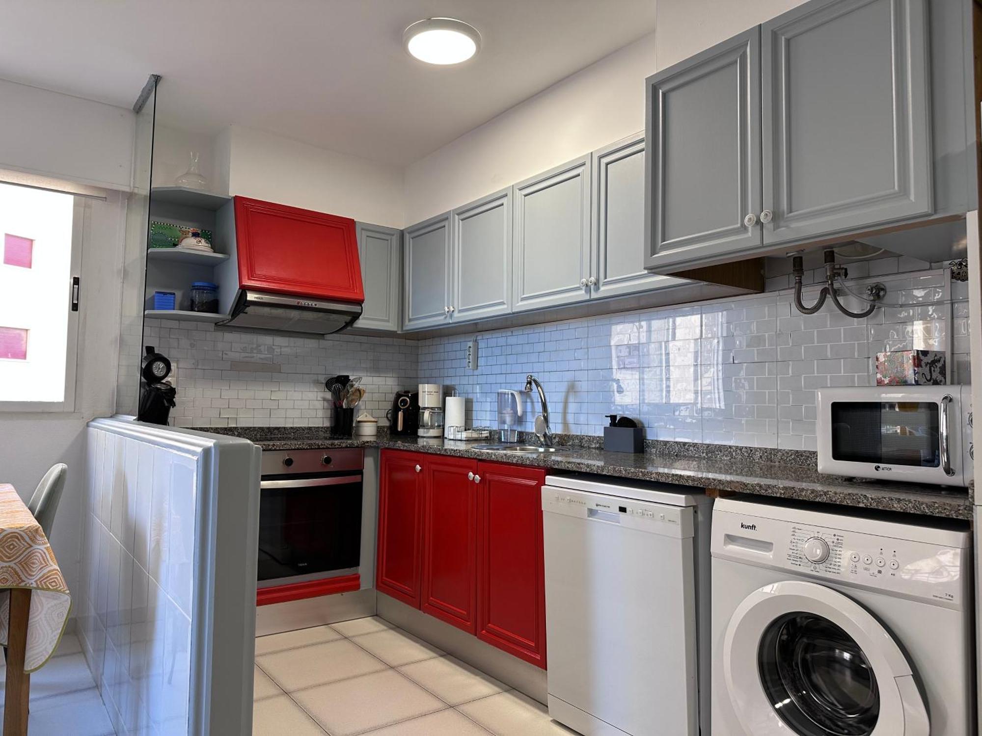 Apartment On The Beach With Parking And Pool Калпе Екстериор снимка