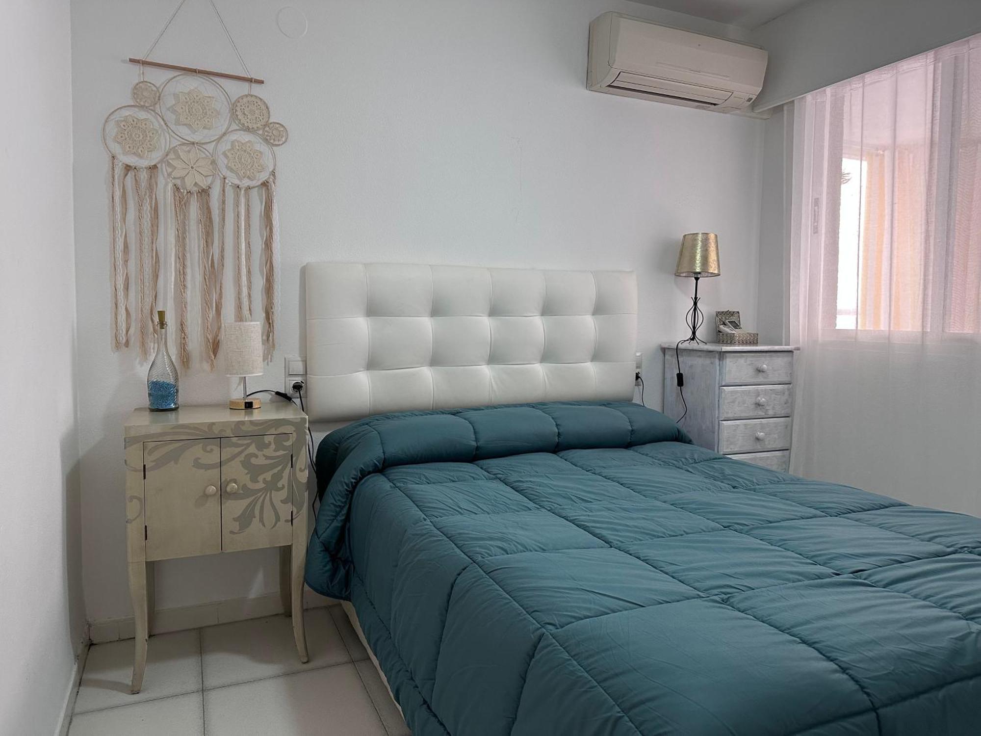 Apartment On The Beach With Parking And Pool Калпе Екстериор снимка